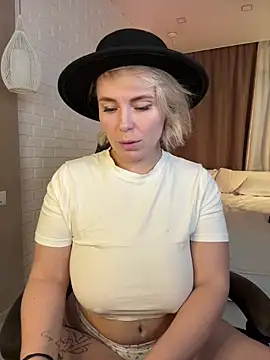 Charming_Daphny's cam snapshot