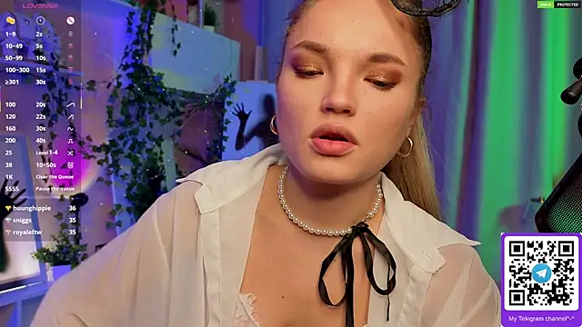 JulieLupo's cam snapshot