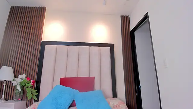 miaa_blommy's cam snapshot