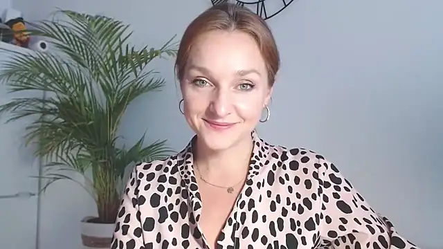 AliciaDesire's cam snapshot