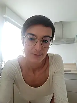 LaureLiveXX's cam snapshot