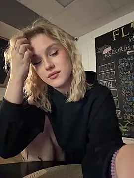 CaitlinSugar's cam snapshot