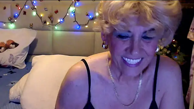 HappyWomanOn's web cam