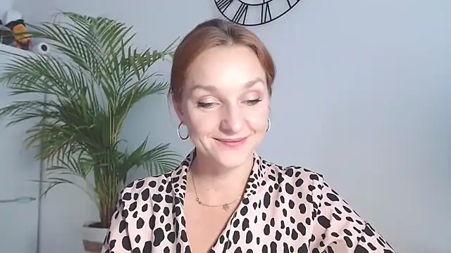 AliciaDesire's cam snapshot