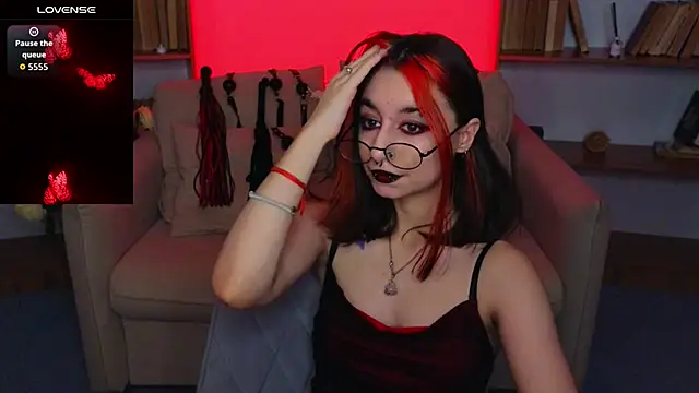 Mistress__Marcelline's cam snapshot