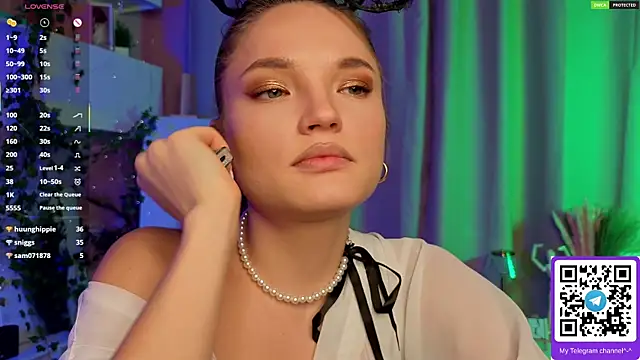 JulieLupo's cam snapshot