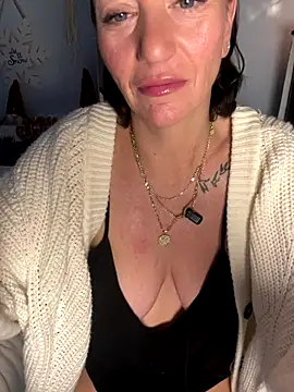 SweetandSluttyMilf's cam snapshot