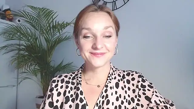 AliciaDesire live sex cam