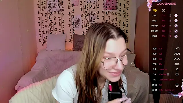 LinaBlossom_'s cam snapshot