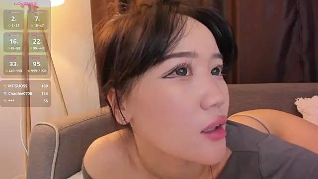 AmiliYan live sex cam