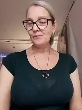 irinamaux live sex cam