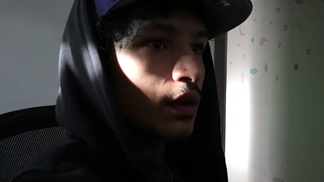 trieone live sex cam