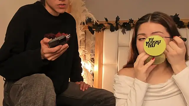 Daphne_And_Roger live sex cam