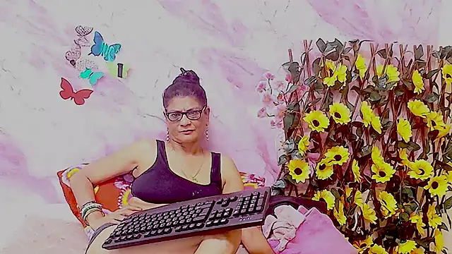 IndianAllure's cam snapshot