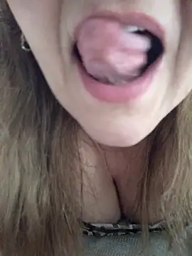 sua_sub_ live sex cam