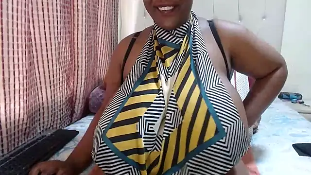 CHOCOLATEDARKBUSTYX's cam snapshot