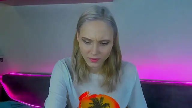 Gina_Gina_love's cam snapshot