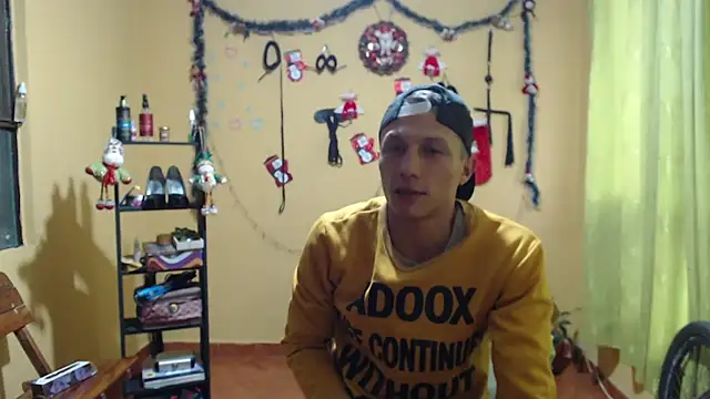 Violet_And_Smith's cam snapshot