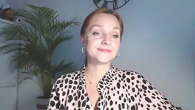 AliciaDesire's cam snapshot