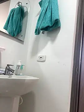 RedFox_Golden's cam snapshot