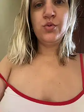 Bia_sexynovaes live sex cam