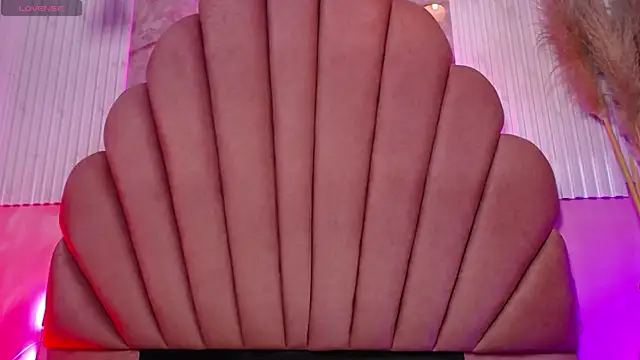 Aine_Collins_'s cam snapshot