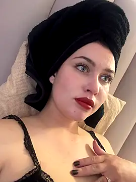 KikiWatson live sex cam