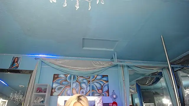 ADRIANNA_FOX's cam snapshot