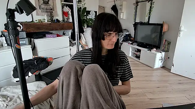 CeriseLapine live sex cam