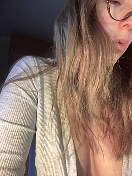 MommmyYummy's cam snapshot