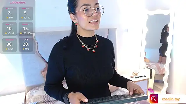 Rosalind_tay's cam snapshot