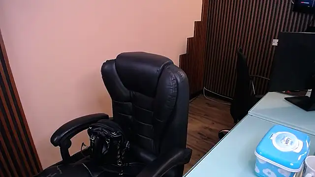 desk_desire's cam snapshot