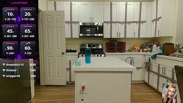 Blondiewithanass's cam snapshot