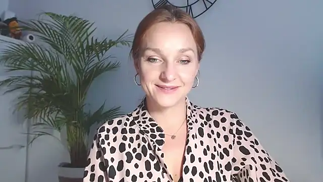 AliciaDesire's cam snapshot