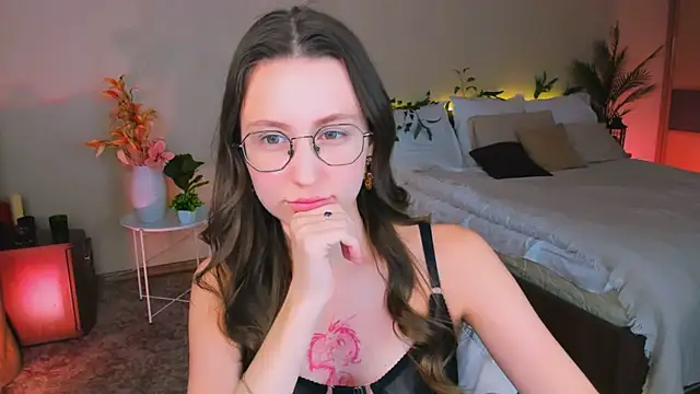 YourLovellyStory's cam snapshot