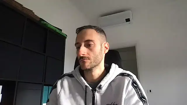 LukaShyGuy live sex cam