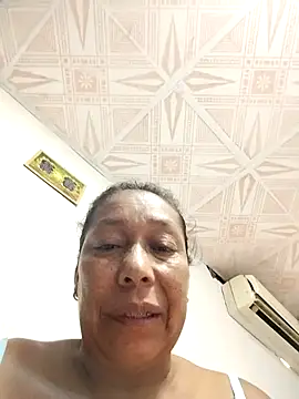 Naomi-Mature's cam snapshot