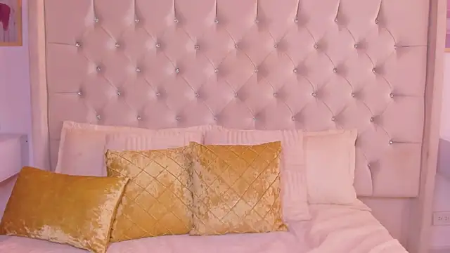 Eloisa_cleavage_ live sex cam