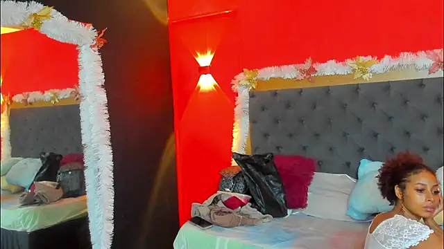 YayaHilton live sex cam