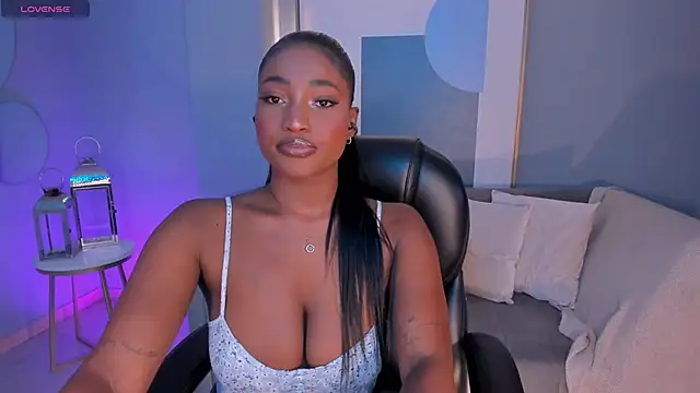 SavannahStorm live sex cam