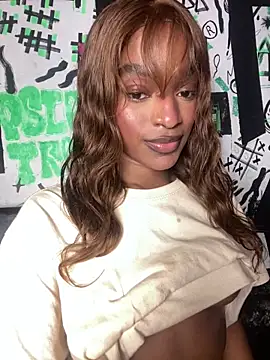 ZiziCampbell_'s cam snapshot