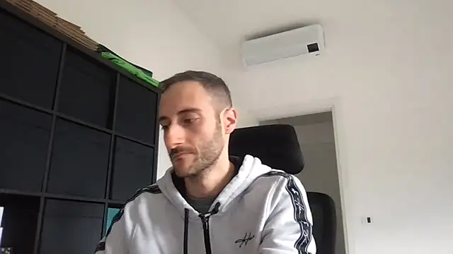 LukaShyGuy live sex cam