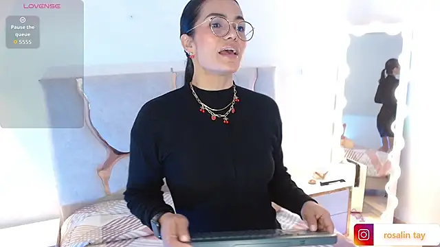 Rosalind_tay's cam snapshot