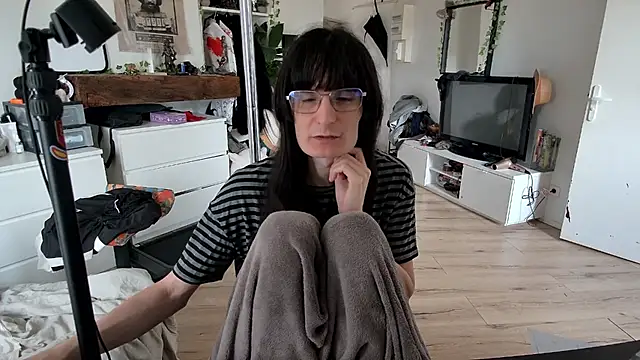 CeriseLapine live sex cam