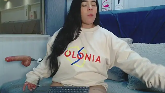 EmilyQueen3x's cam snapshot