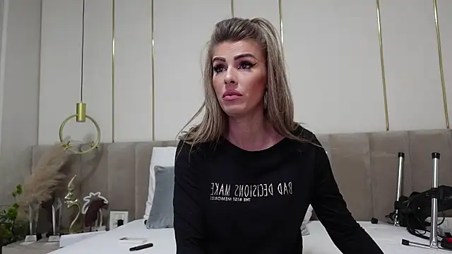 HaileyRoses live sex cam