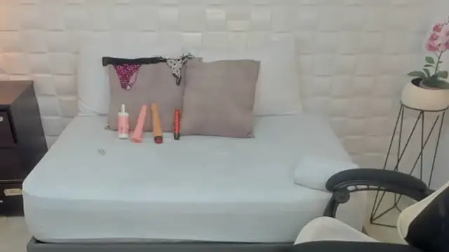 yulitza1025's cam snapshot