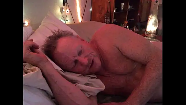 Pussyeat2please live sex cam