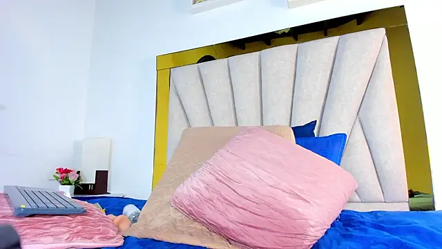 dakota_stream's cam snapshot