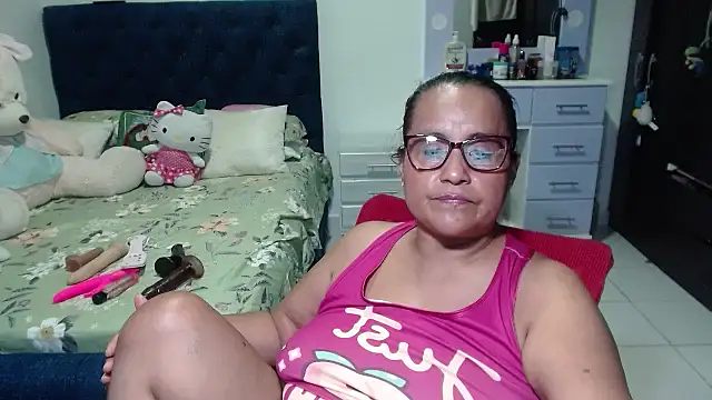 pervert_mommy_'s cam snapshot